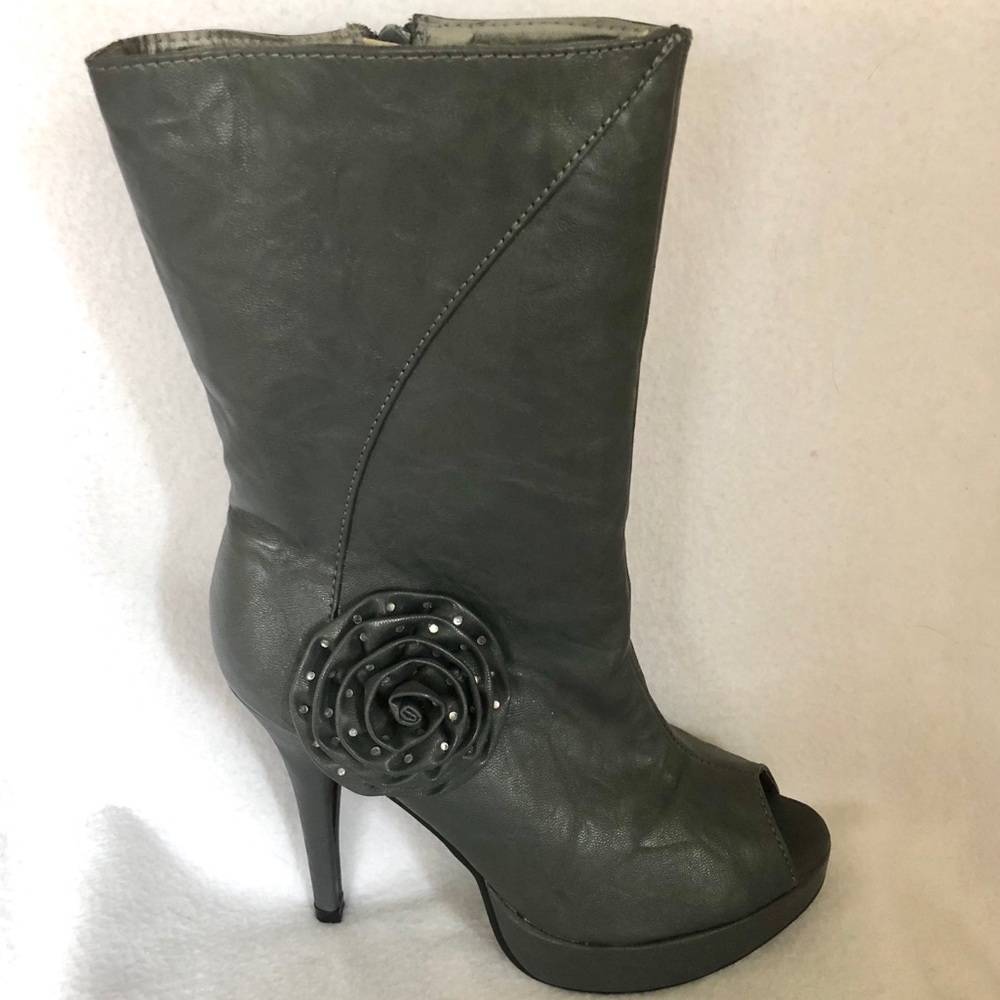 Carrini Grey Peep Toe Platform Boots